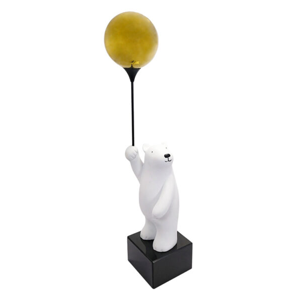 Escultura em Resina Urso Polar com Balão Dourado