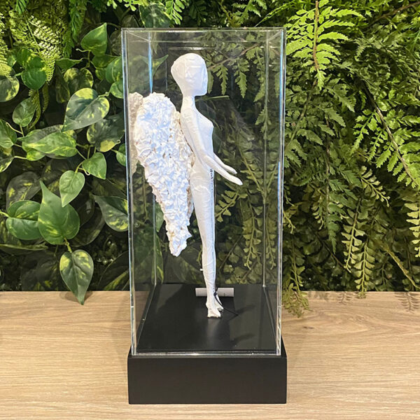 Escultura Anjo em Pé com Base Preta - Image 2